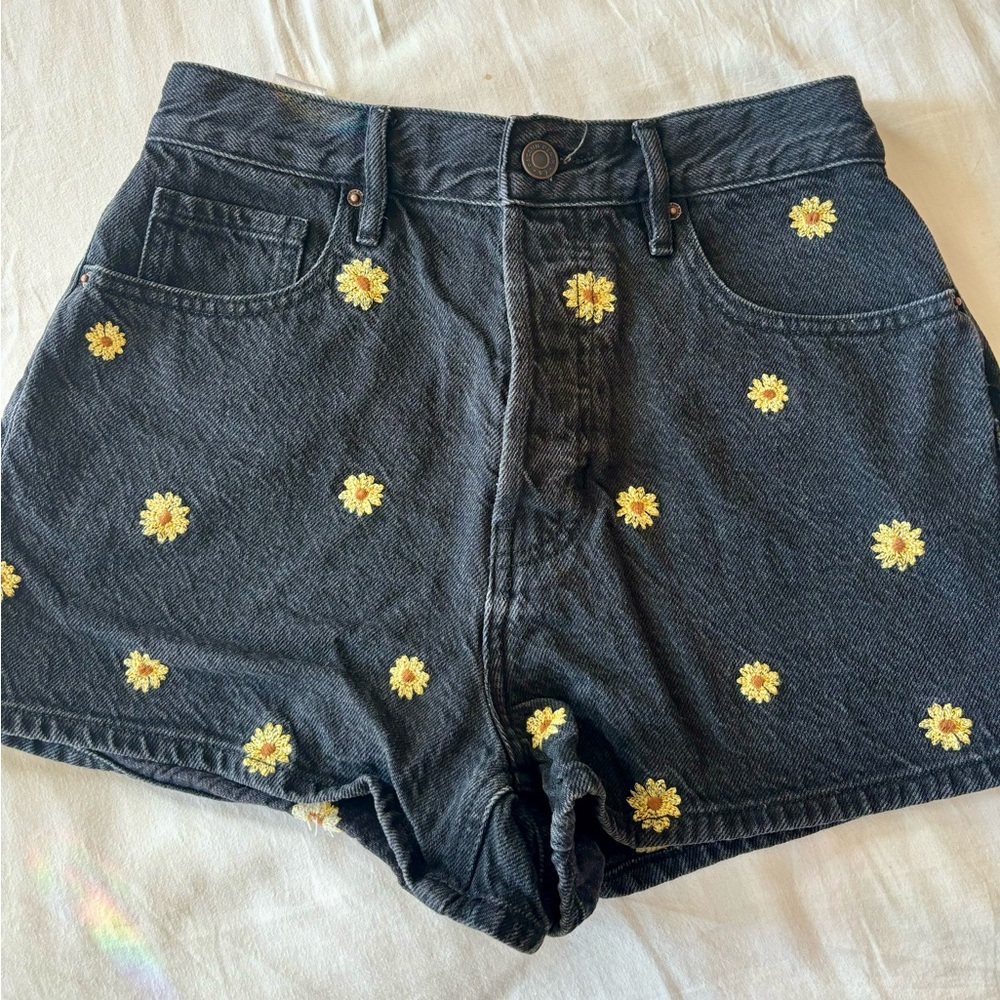 Eco Black Flower Embroidered Vintage High Waisted Denim Shorts